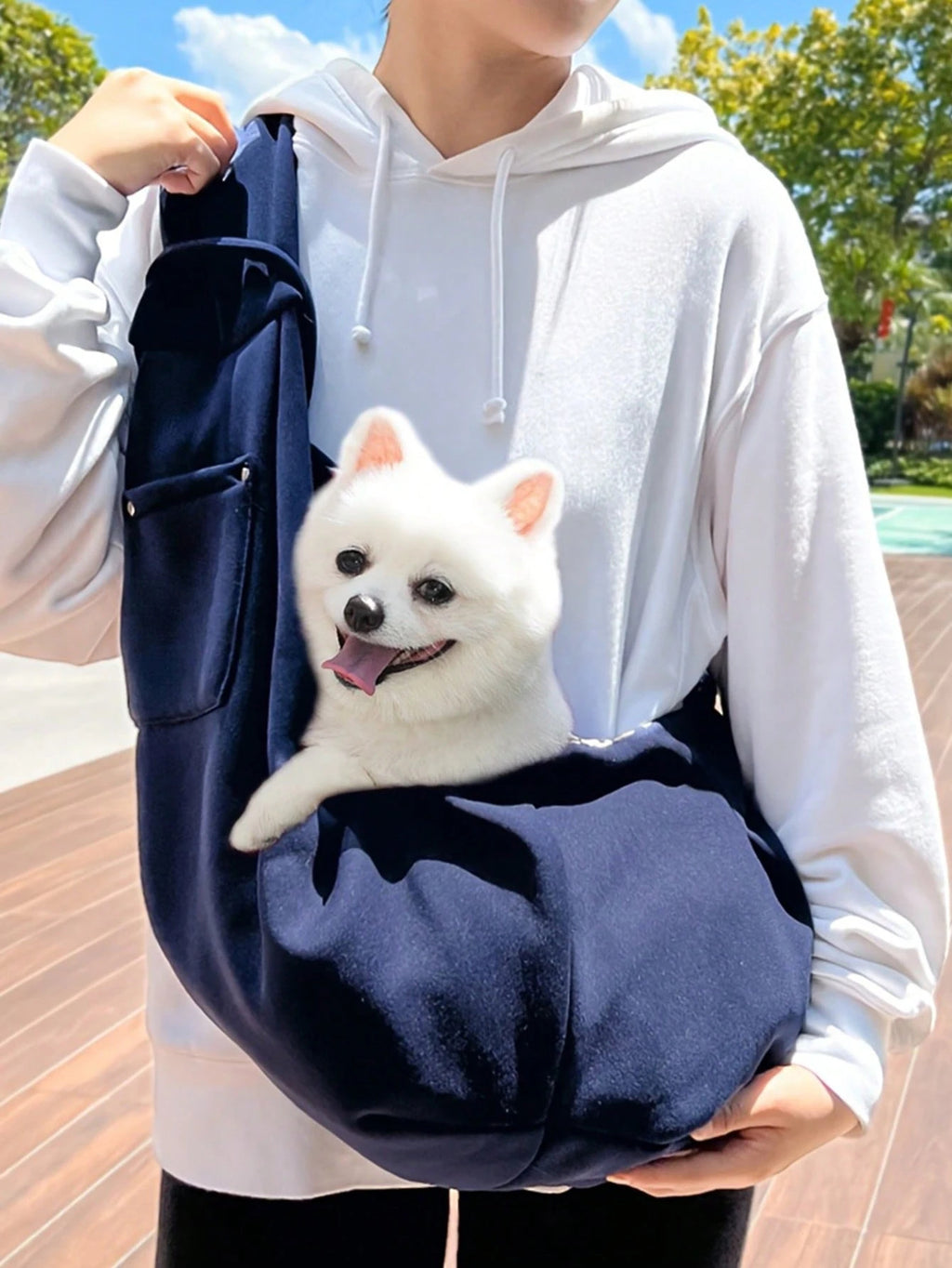 ファッションペットトートキャリア アウトドア用 軽量通気性生地 調整可能ショルダーストラップ スナップ式開閉 前面顔窓付き 最大 7.5kg 犬猫対応 ライトブルー・ブラック